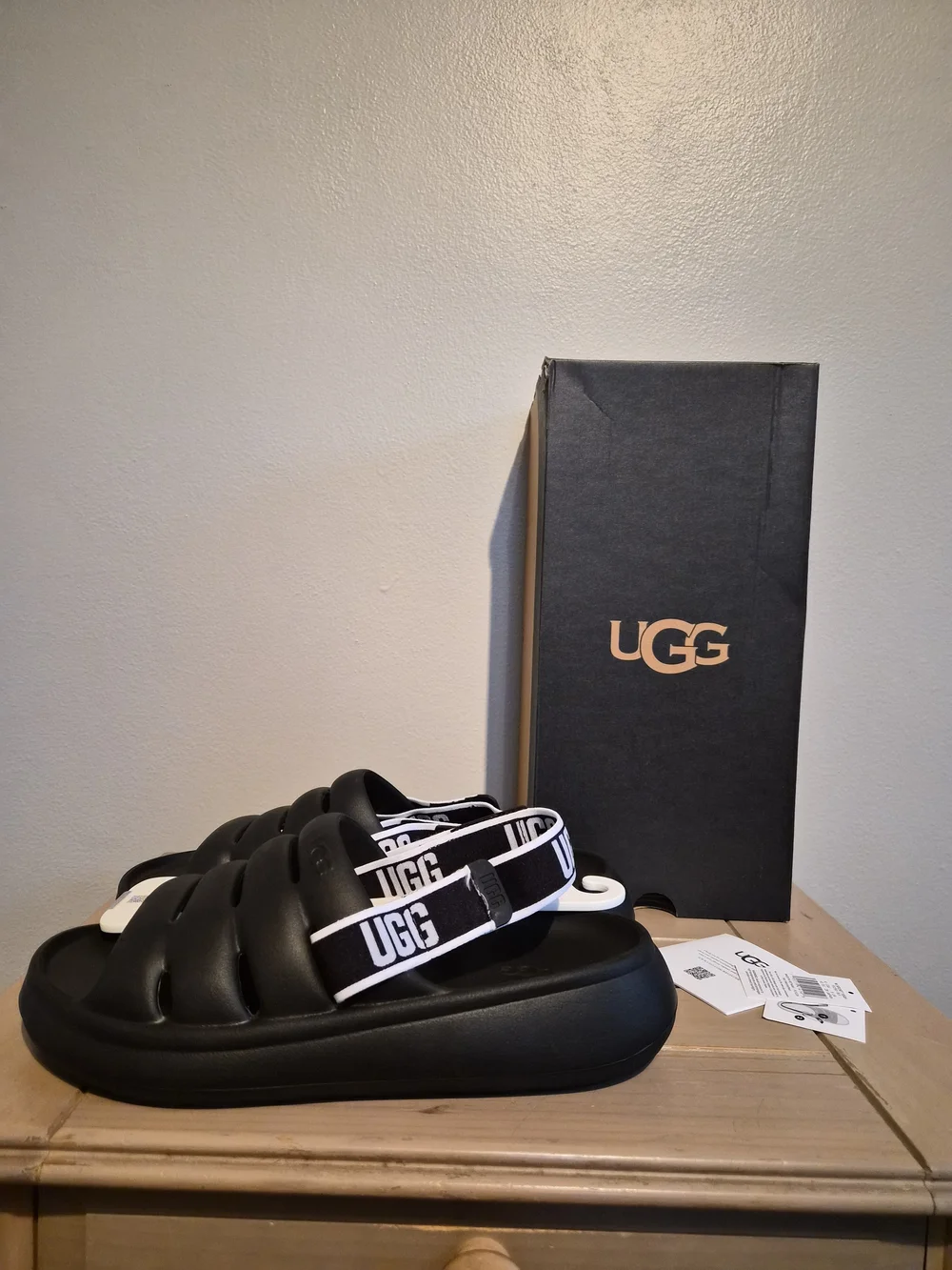 UGG Men’s Black Slide Sandals with Ugg Sport Logo Strap Sz10